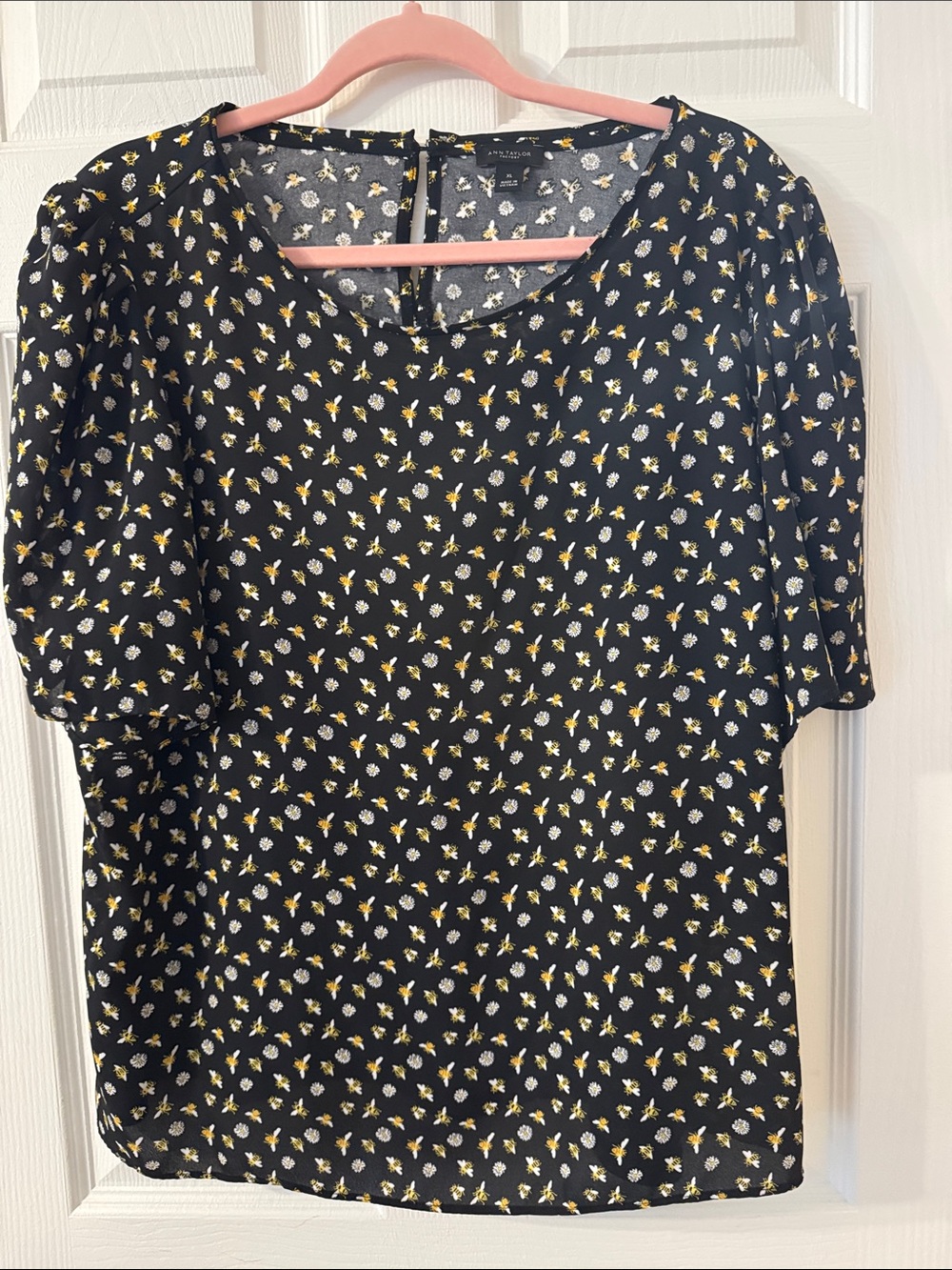 Ann Taylor micro bee & Daisy blouse